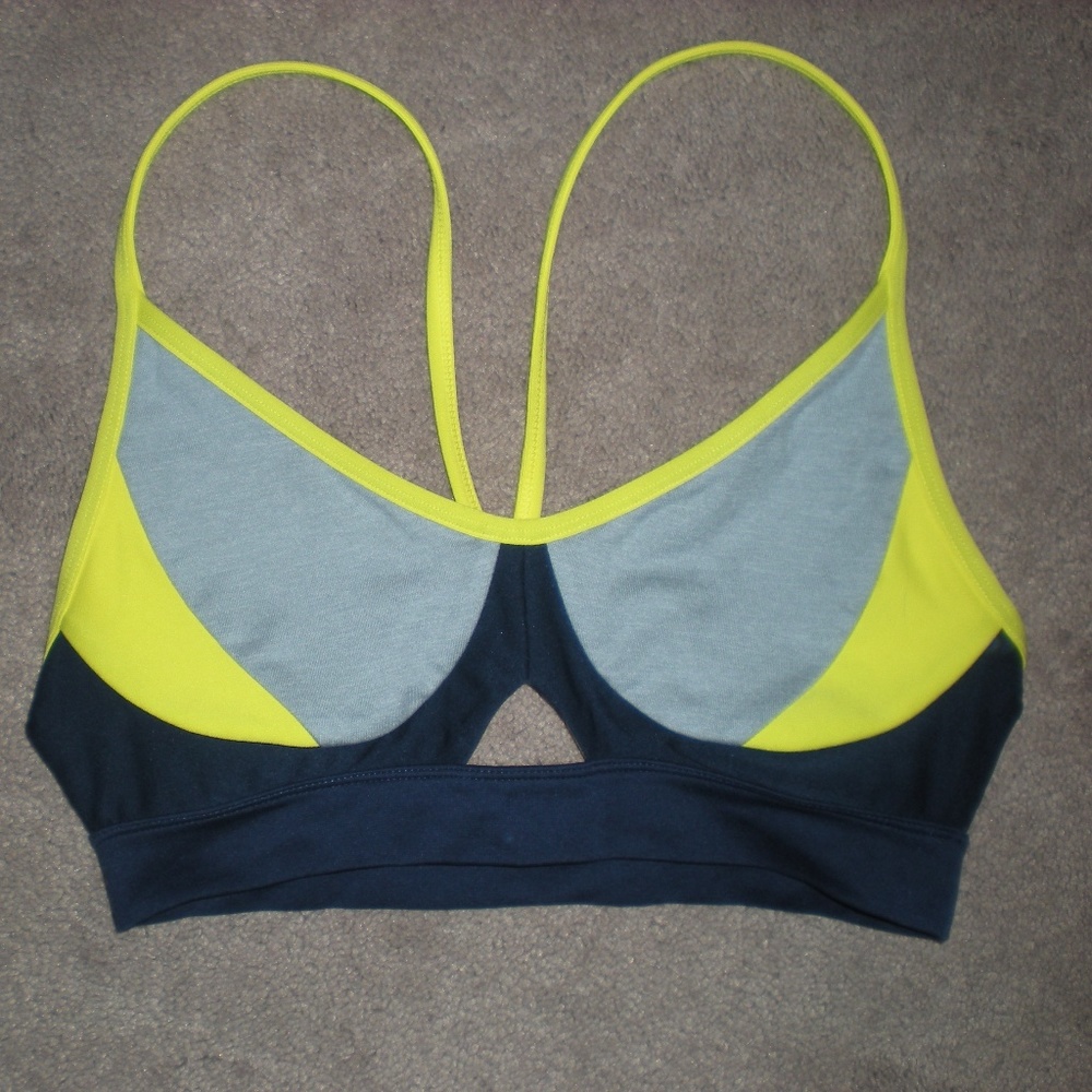Womens Under Armour Sports Bra size M